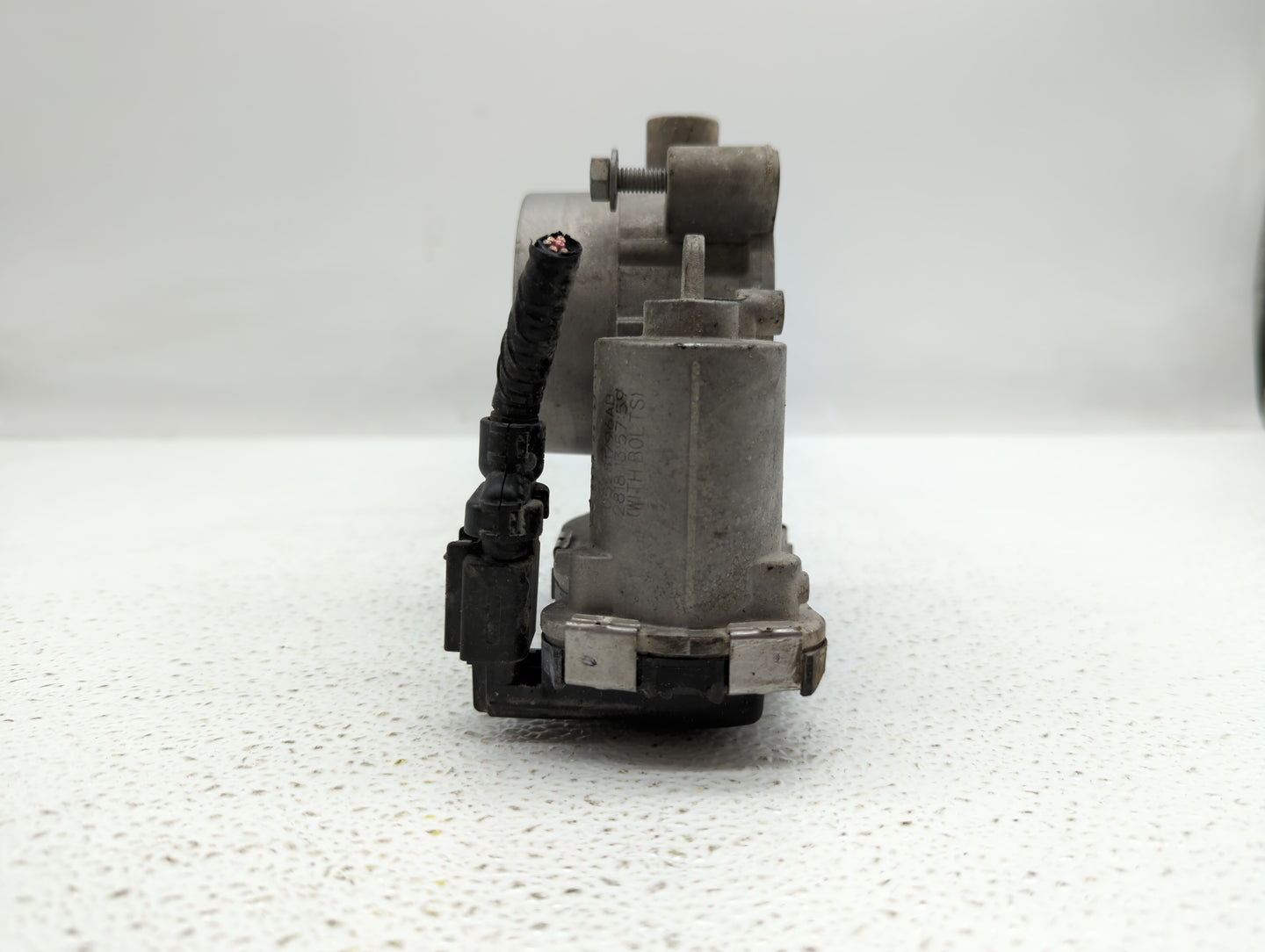 2014-2017 Jeep Cherokee Throttle Body P/N:04891970AB Fits Fits 2014 2015 2016 2017 2018 OEM Used Auto Parts - Oemusedautopar