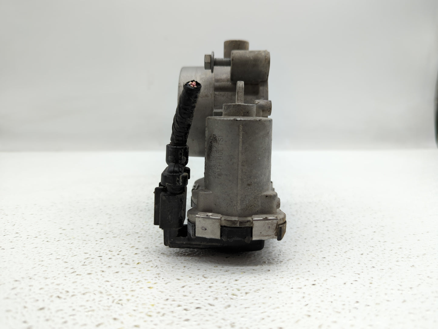 2014-2017 Jeep Cherokee Throttle Body P/N:04891970AB Fits Fits 2014 2015 2016 2017 2018 OEM Used Auto Parts - Oemusedautopar