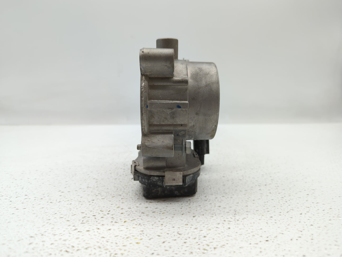 2014-2017 Jeep Cherokee Throttle Body P/N:04891970AB Fits Fits 2014 2015 2016 2017 2018 OEM Used Auto Parts - Oemusedautopar