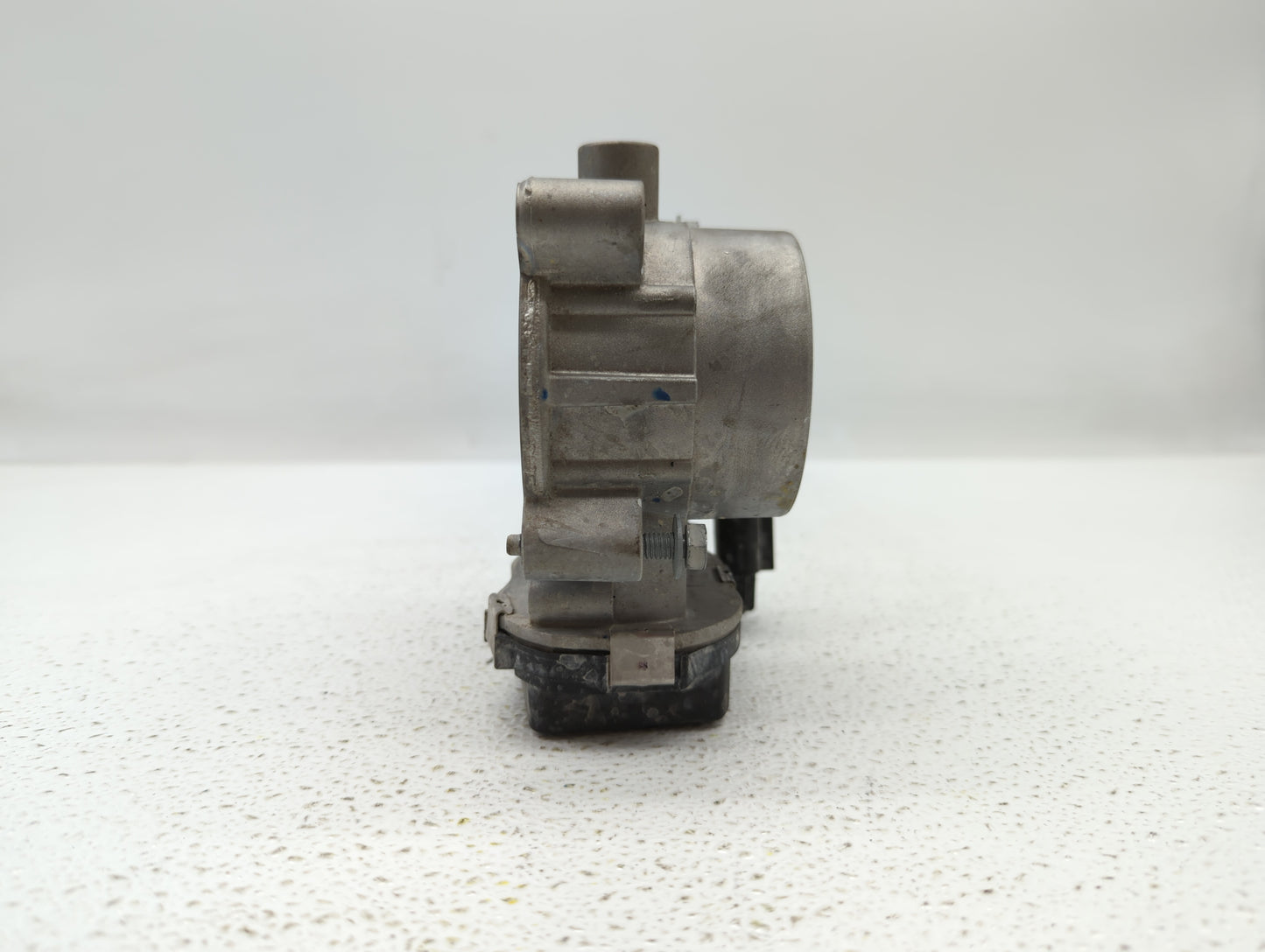 2014-2017 Jeep Cherokee Throttle Body P/N:04891970AB Fits Fits 2014 2015 2016 2017 2018 OEM Used Auto Parts - Oemusedautopar