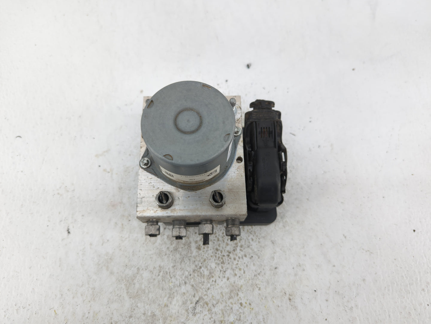 2019 Jeep Cherokee ABS Pump Control Module Replacement P/N:P68287910AG Fits OEM Used Auto Parts - Oemusedautoparts1.com