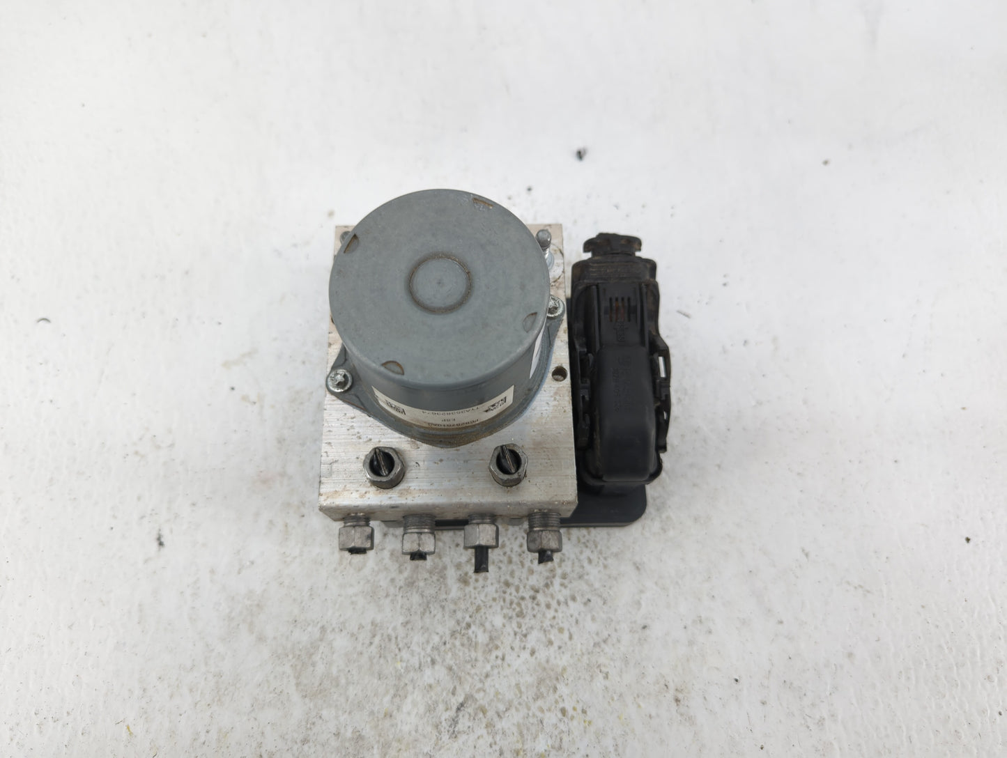 2019 Jeep Cherokee ABS Pump Control Module Replacement P/N:P68287910AG Fits OEM Used Auto Parts - Oemusedautoparts1.com