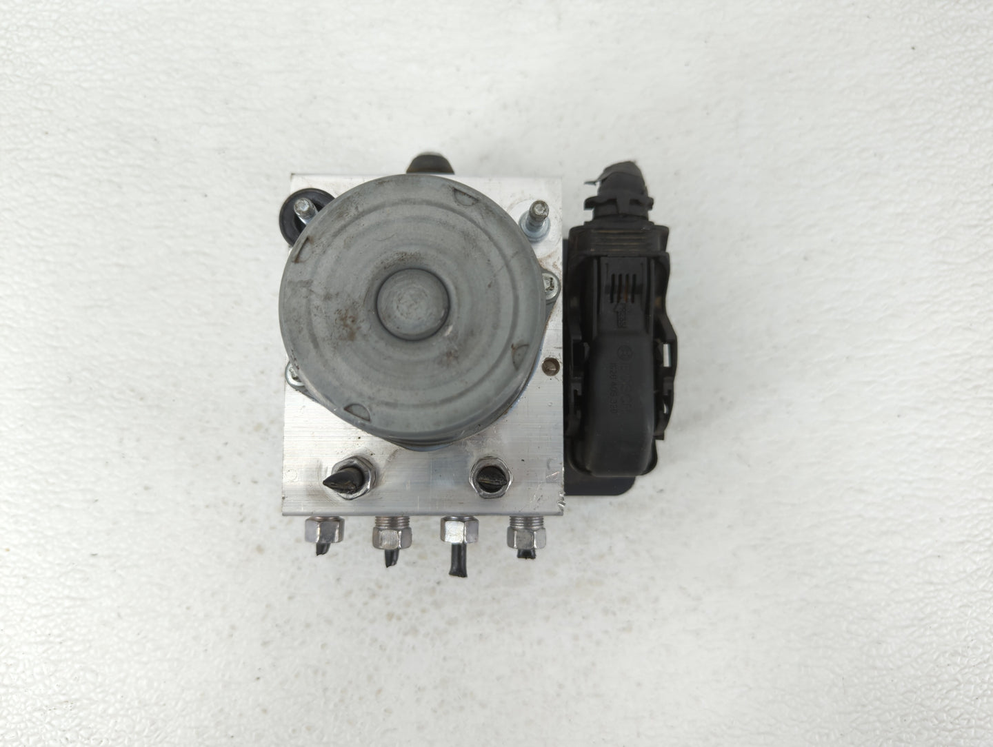 2019 Jeep Cherokee ABS Pump Control Module Replacement P/N:P68287910AG Fits OEM Used Auto Parts - Oemusedautoparts1.com