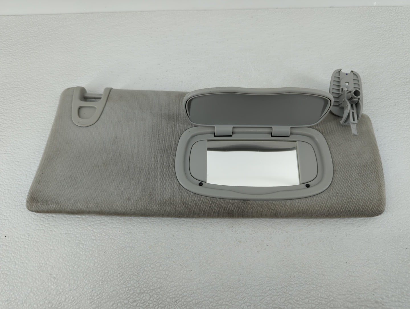 2019-2022 Jeep Cherokee Sun Visor Shade Replacement Passenger Right Mirror Fits Fits 2019 2020 2021 2022 OEM Used Auto Parts