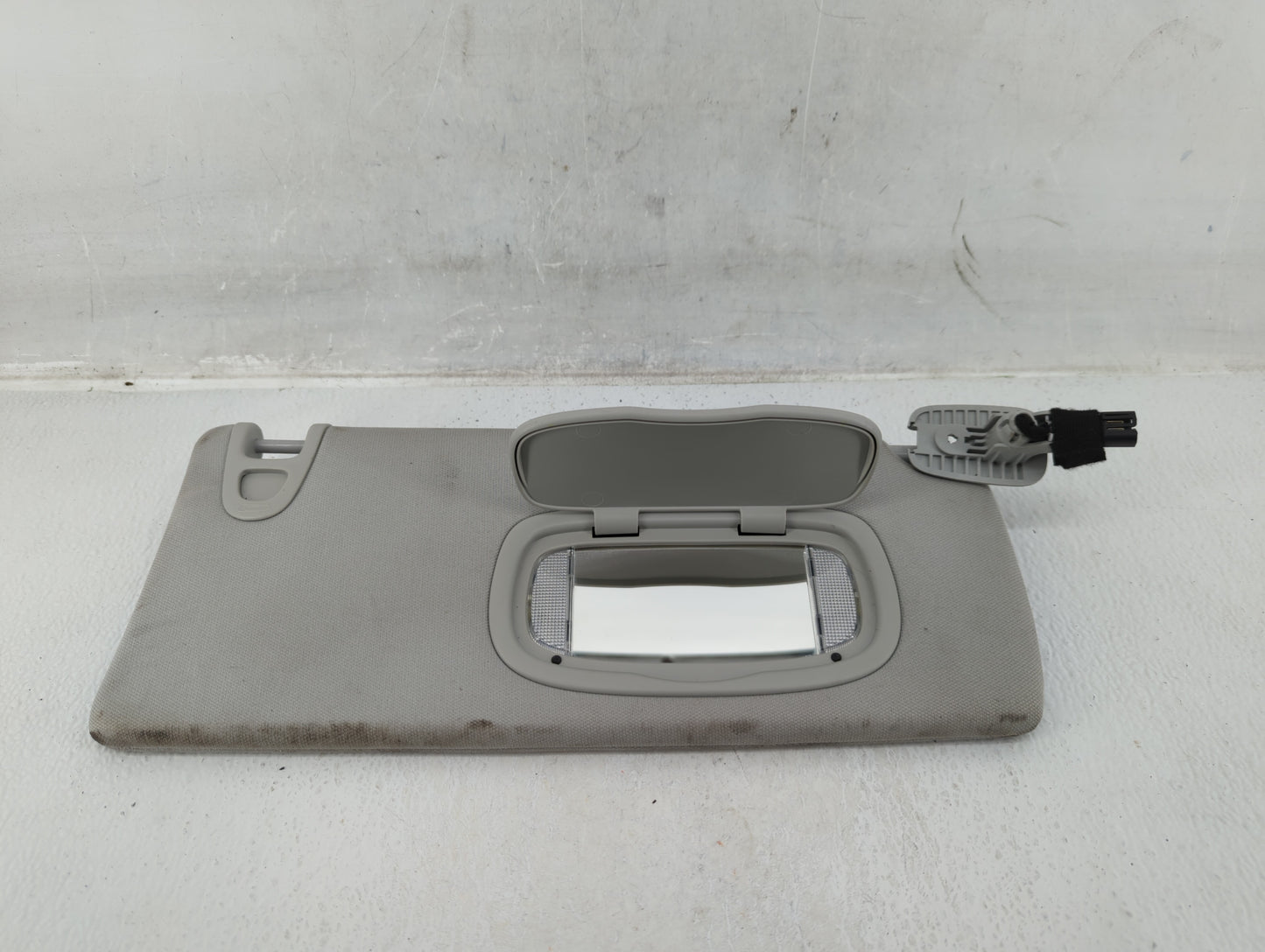 2019-2022 Jeep Cherokee Sun Visor Shade Replacement Passenger Right Mirror Fits Fits 2019 2020 2021 2022 OEM Used Auto Parts