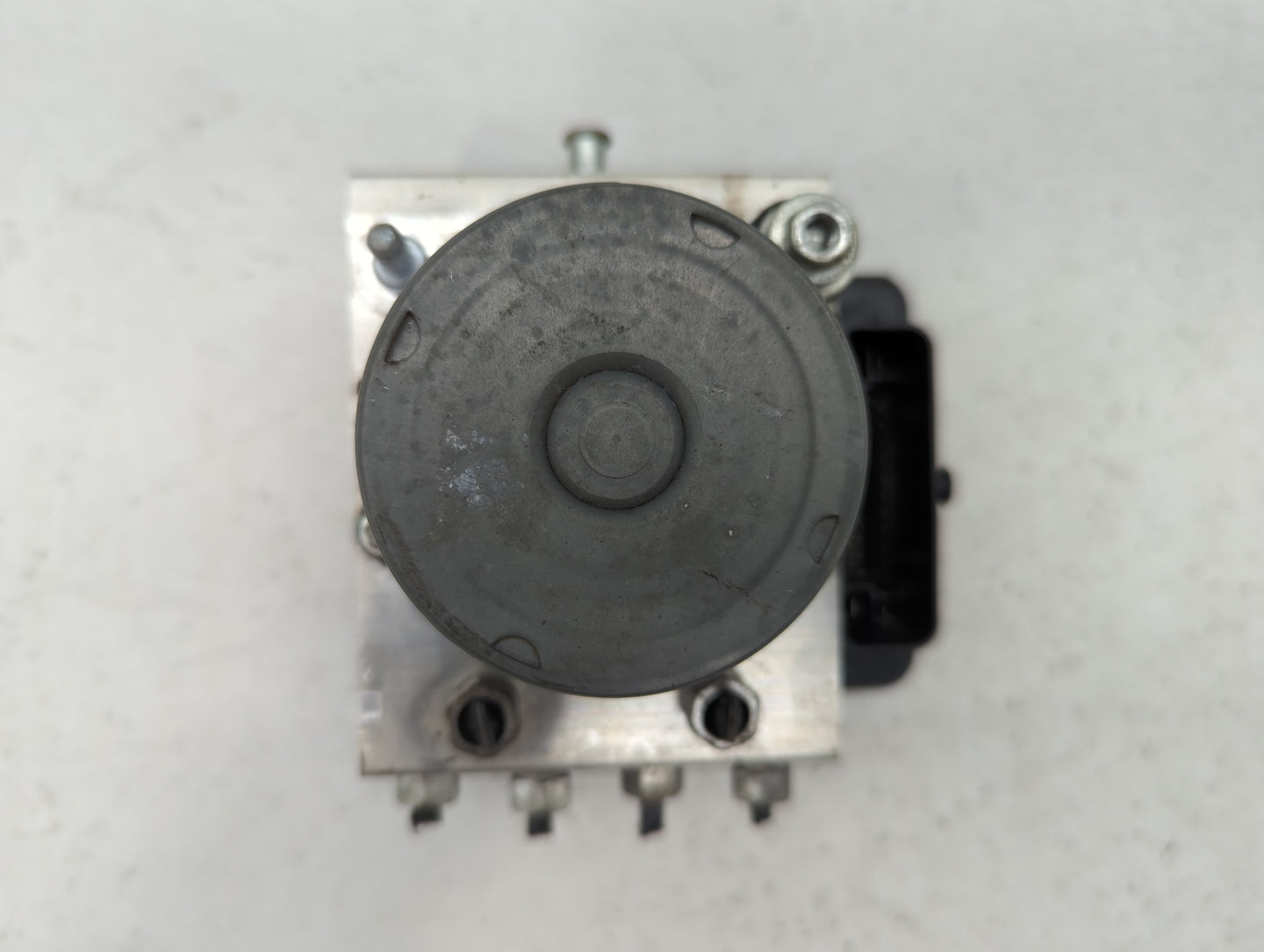 2019 Jeep Cherokee ABS Pump Control Module Replacement P/N:68287910AE Fits OEM Used Auto Parts - Oemusedautoparts1.com