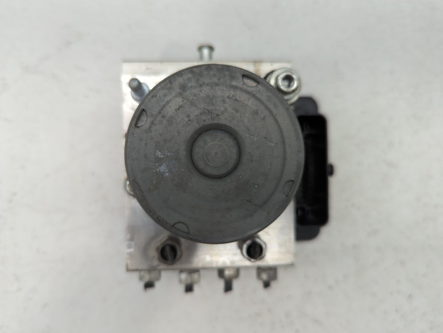 2019 Jeep Cherokee ABS Pump Control Module Replacement P/N:68287910AE Fits OEM Used Auto Parts - Oemusedautoparts1.com