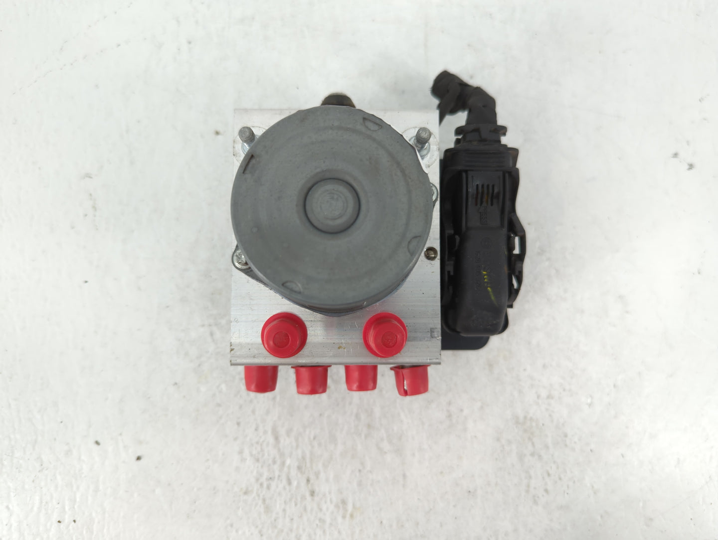 2019 Jeep Cherokee ABS Pump Control Module Replacement P/N:68287910AF Fits OEM Used Auto Parts - Oemusedautoparts1.com