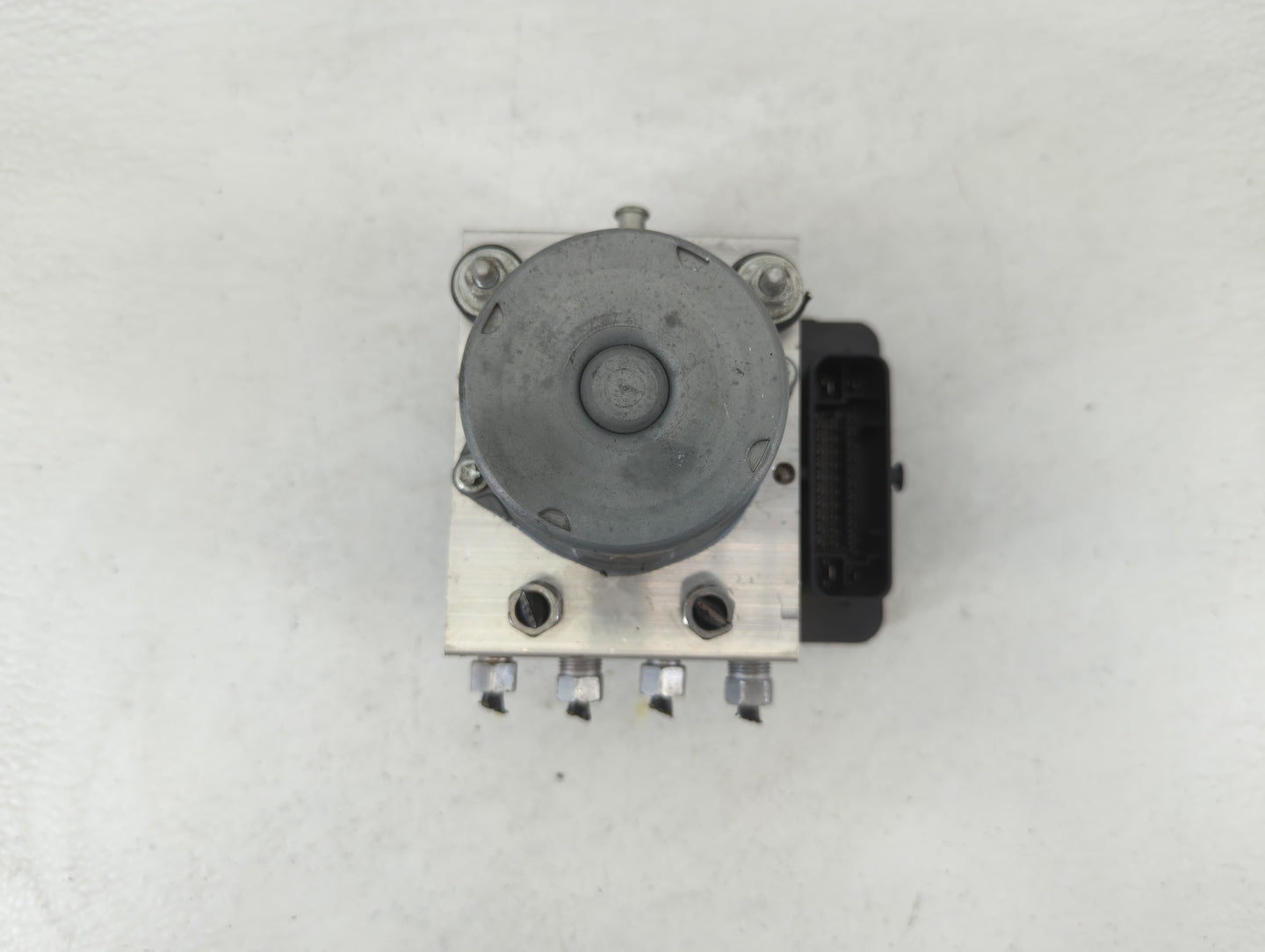2019 Jeep Cherokee ABS Pump Control Module Replacement P/N:P68287910AF Fits OEM Used Auto Parts - Oemusedautoparts1.com