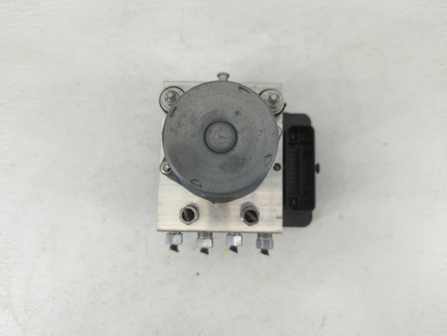 2019 Jeep Cherokee ABS Pump Control Module Replacement P/N:P68287910AF Fits OEM Used Auto Parts - Oemusedautoparts1.com
