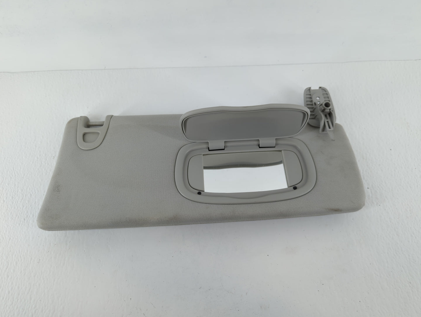 2019-2022 Jeep Cherokee Sun Visor Shade Replacement Passenger Right Mirror Fits Fits 2019 2020 2021 2022 OEM Used Auto Parts