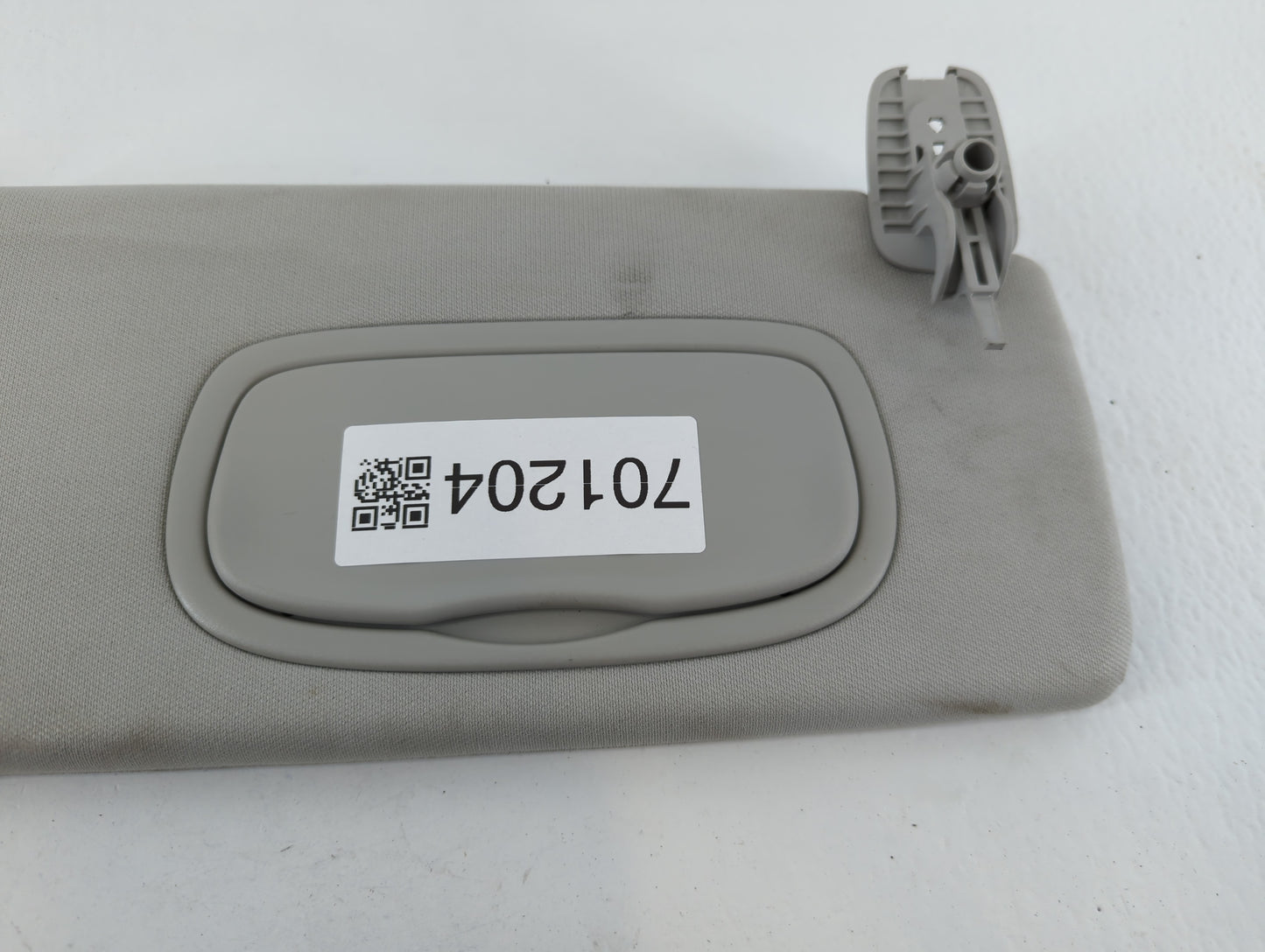 2019-2022 Jeep Cherokee Sun Visor Shade Replacement Passenger Right Mirror Fits Fits 2019 2020 2021 2022 OEM Used Auto Parts