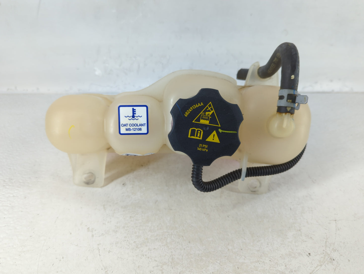 2019-2022 Jeep Cherokee Radiator Coolant Overflow Expansion Tank Bottle 724005 - Oemusedautoparts1.com