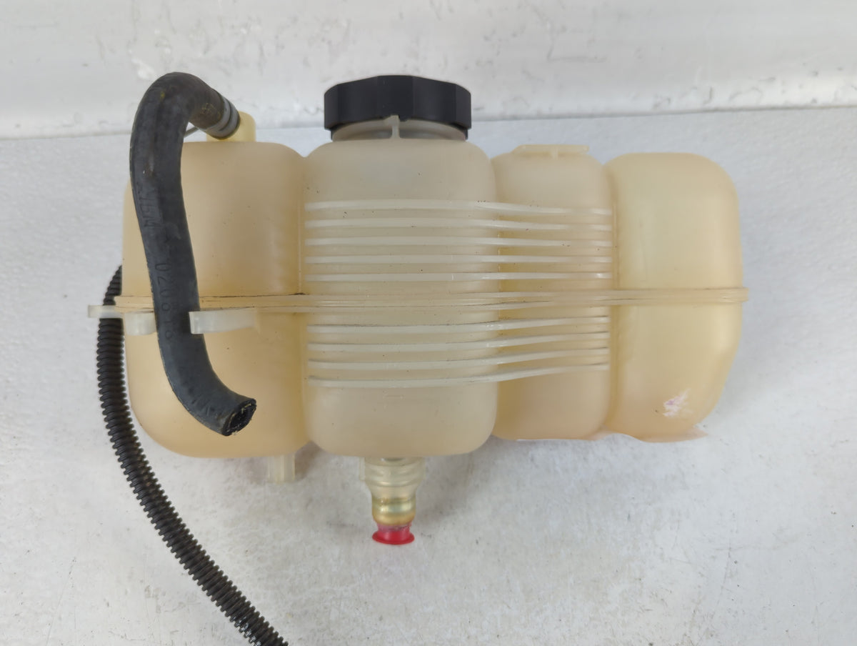2019-2022 Jeep Cherokee Radiator Coolant Overflow Expansion Tank Bottle 724005 - Oemusedautoparts1.com
