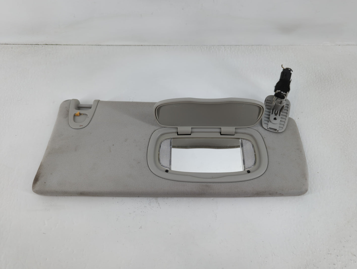 2019-2022 Jeep Cherokee Sun Visor Shade Replacement Passenger Right Mirror Fits Fits 2019 2020 2021 2022 OEM Used Auto Parts