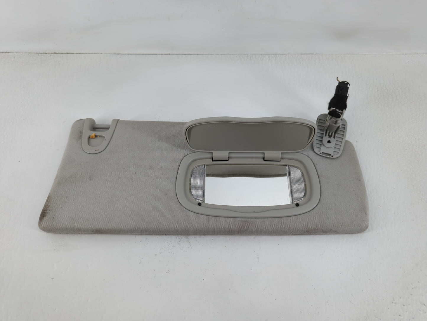 2019-2022 Jeep Cherokee Sun Visor Shade Replacement Passenger Right Mirror Fits Fits 2019 2020 2021 2022 OEM Used Auto Parts