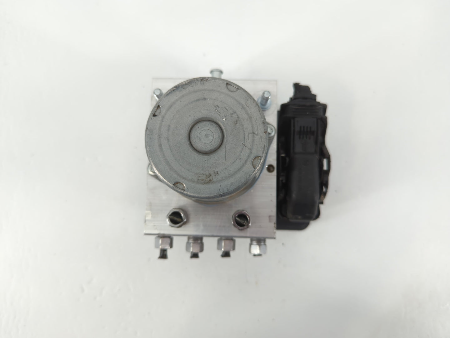 2019 Jeep Cherokee ABS Pump Control Module Replacement P/N:68287912AH Fits OEM Used Auto Parts - Oemusedautoparts1.com