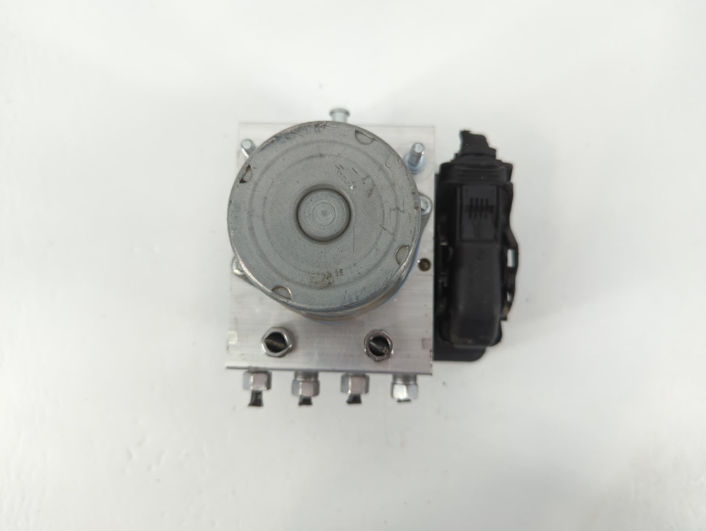 2019 Jeep Cherokee ABS Pump Control Module Replacement P/N:68287912AH Fits OEM Used Auto Parts - Oemusedautoparts1.com