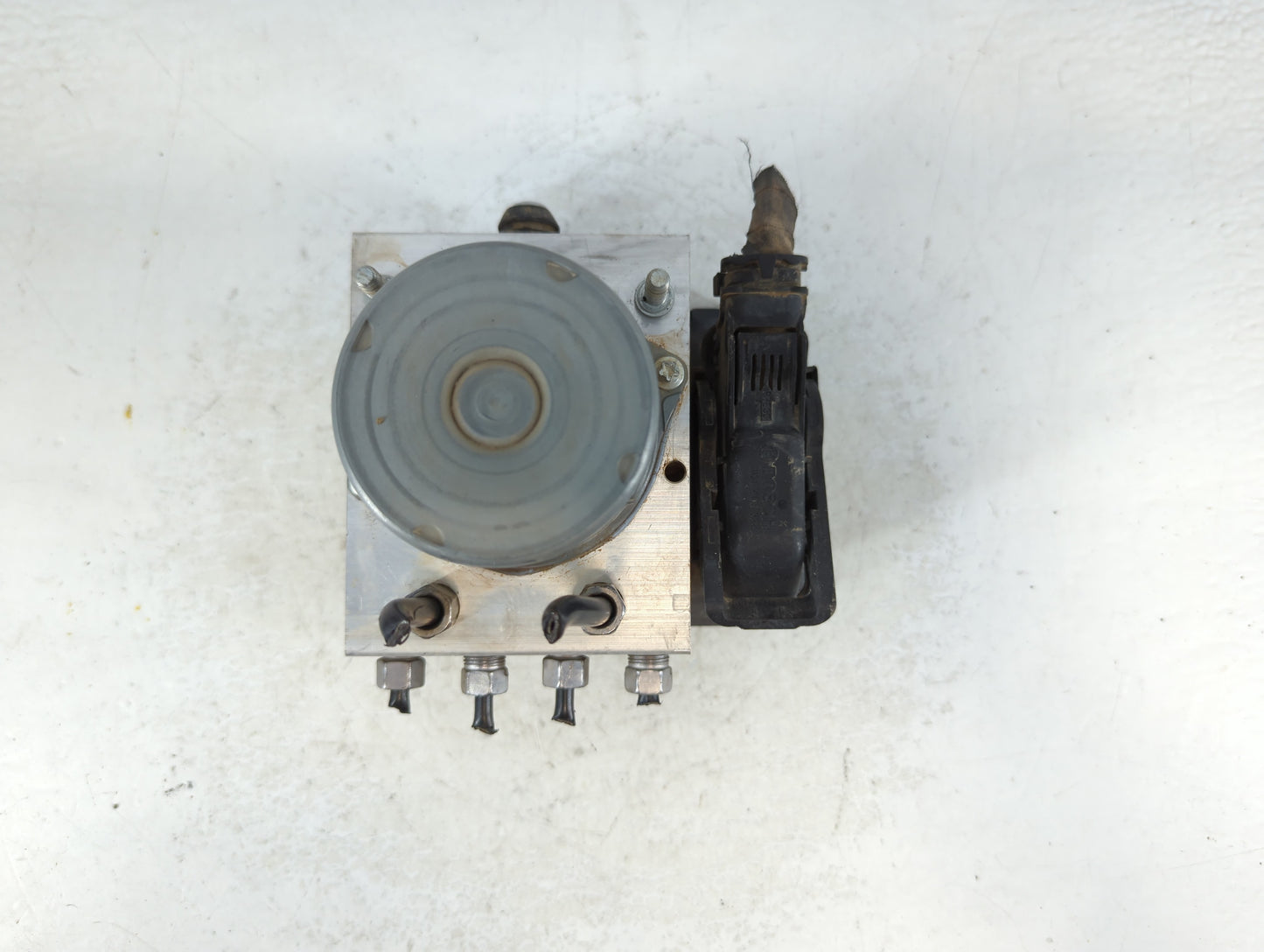 2019 Jeep Cherokee ABS Pump Control Module Replacement P/N:P68287910AF Fits OEM Used Auto Parts - Oemusedautoparts1.com