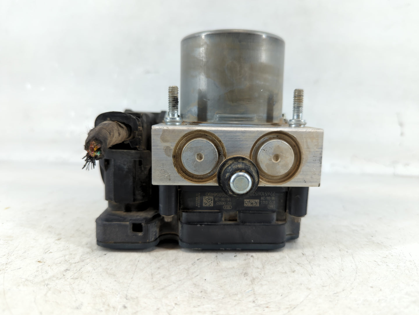2019 Jeep Cherokee ABS Pump Control Module Replacement P/N:P68287910AF Fits OEM Used Auto Parts - Oemusedautoparts1.com