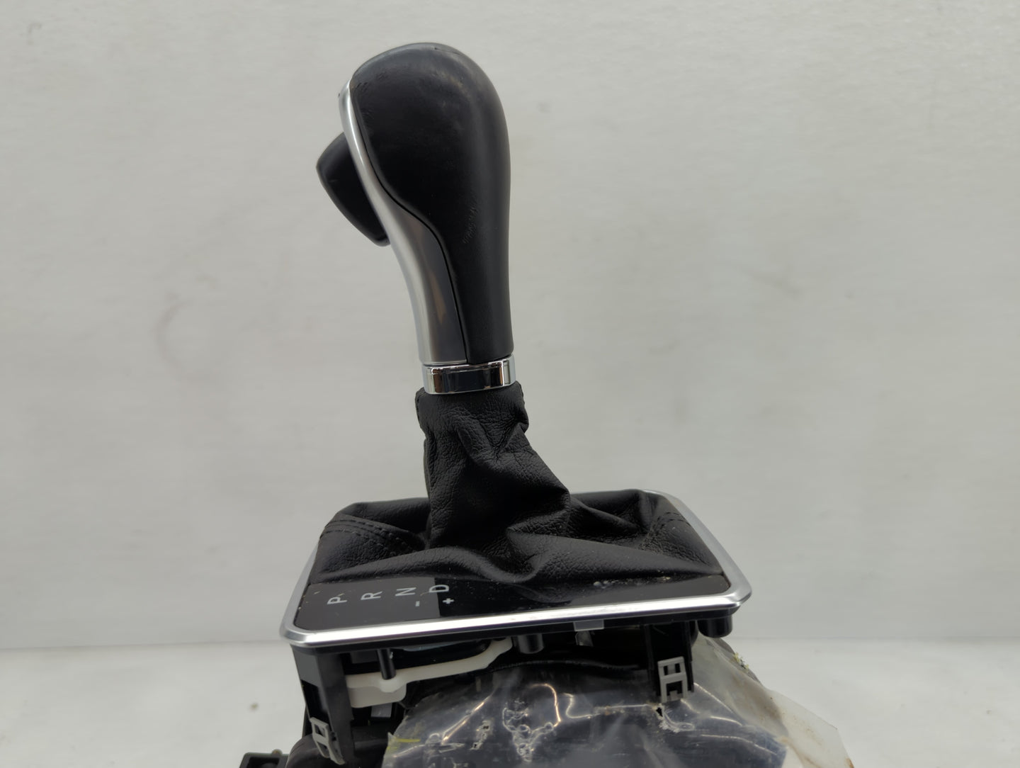 2019 Jeep Compass Floor Console Assembly Shifter - Oemusedautoparts1.com