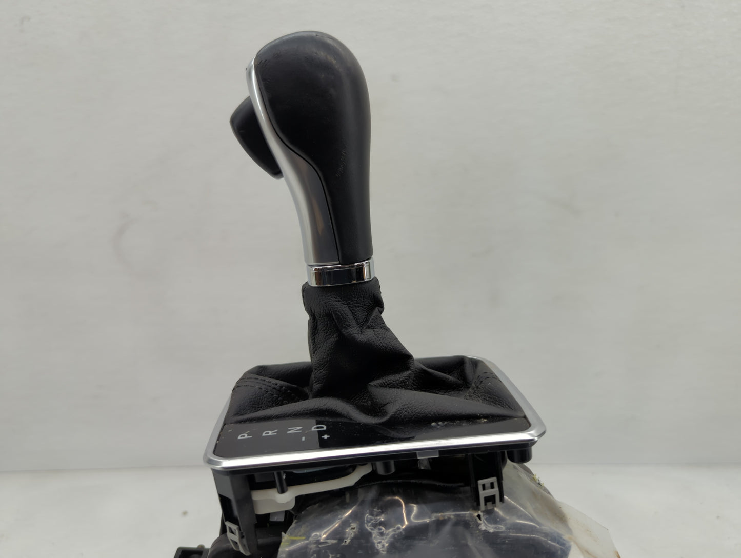 2019 Jeep Compass Floor Console Assembly Shifter - Oemusedautoparts1.com
