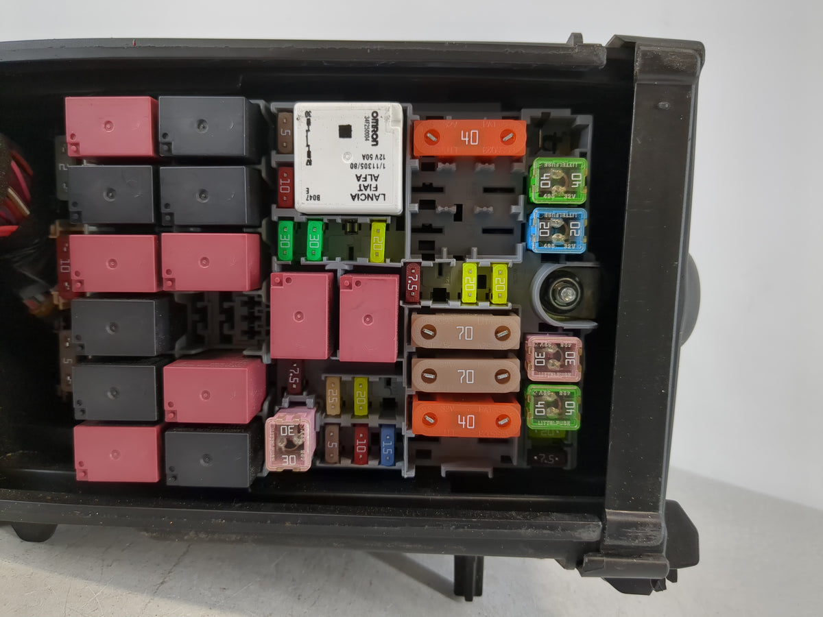2017-2018 Jeep Compass Fusebox Fuse Box Panel Relay Module P/N:52027004 Fits Fits 2017 2018 OEM Used Auto Parts - Oemusedaut
