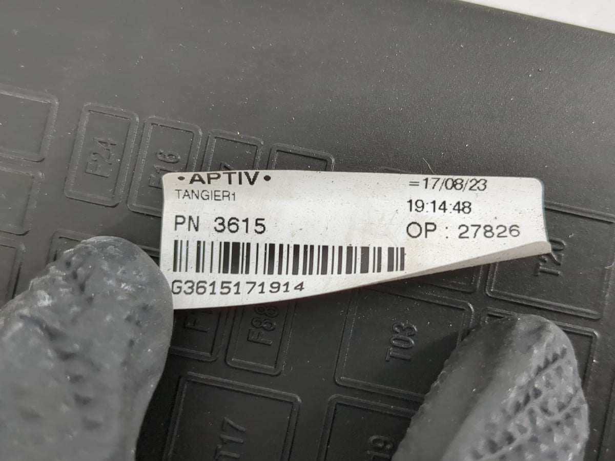 2017-2018 Jeep Compass Fusebox Fuse Box Panel Relay Module P/N:52027004 Fits Fits 2017 2018 OEM Used Auto Parts - Oemusedaut