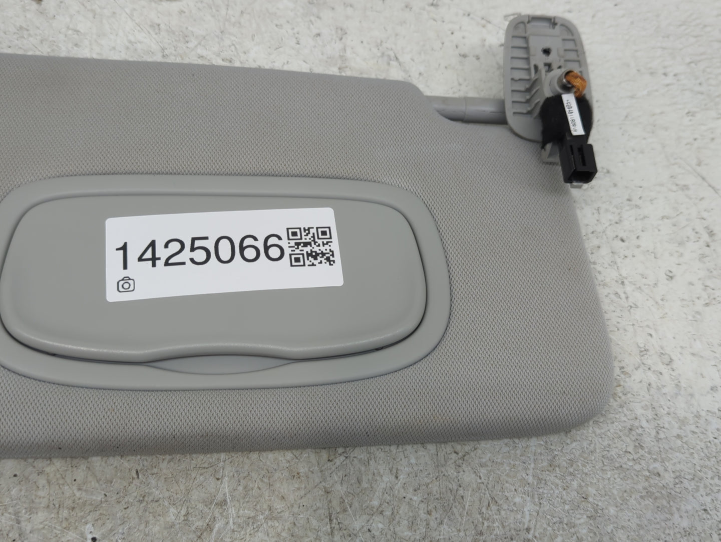 2019 Jeep Compass Sun Visor Shade Replacement Passenger Right Mirror Fits OEM Used Auto Parts - Oemusedautoparts1.com