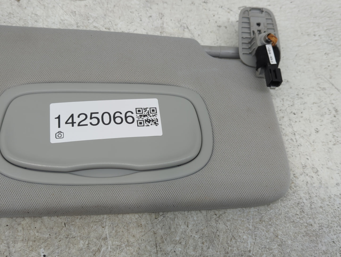 2019 Jeep Compass Sun Visor Shade Replacement Passenger Right Mirror Fits OEM Used Auto Parts - Oemusedautoparts1.com