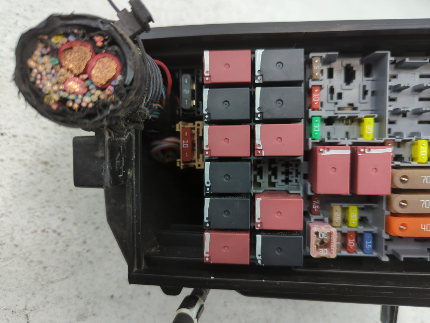2019 Jeep Compass Fusebox Fuse Box Panel Relay Module Fits OEM Used Auto Parts - Oemusedautoparts1.com