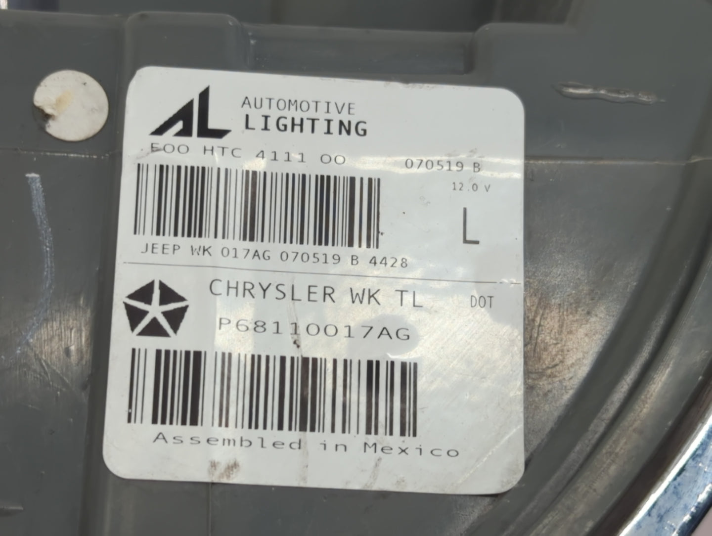 2015-2021 Jeep Grand Cherokee Tail Light Assembly Passenger Right OEM P/N:P68110017AG Fits Fits 2015 2016 2017 2018 2019 202