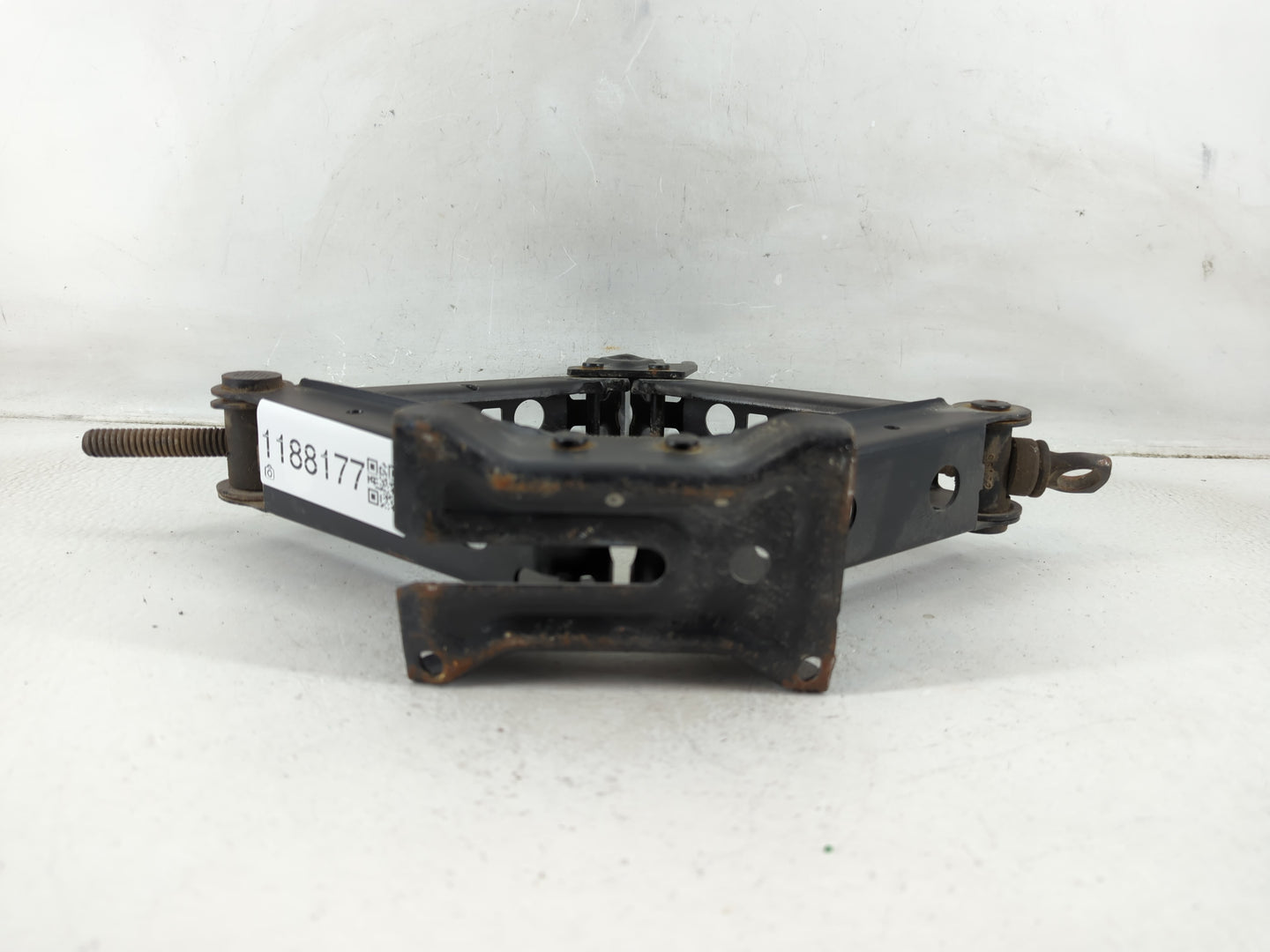 2019 Jeep Grand Cherokee Spare Scissor Car Jack - Oemusedautoparts1.com