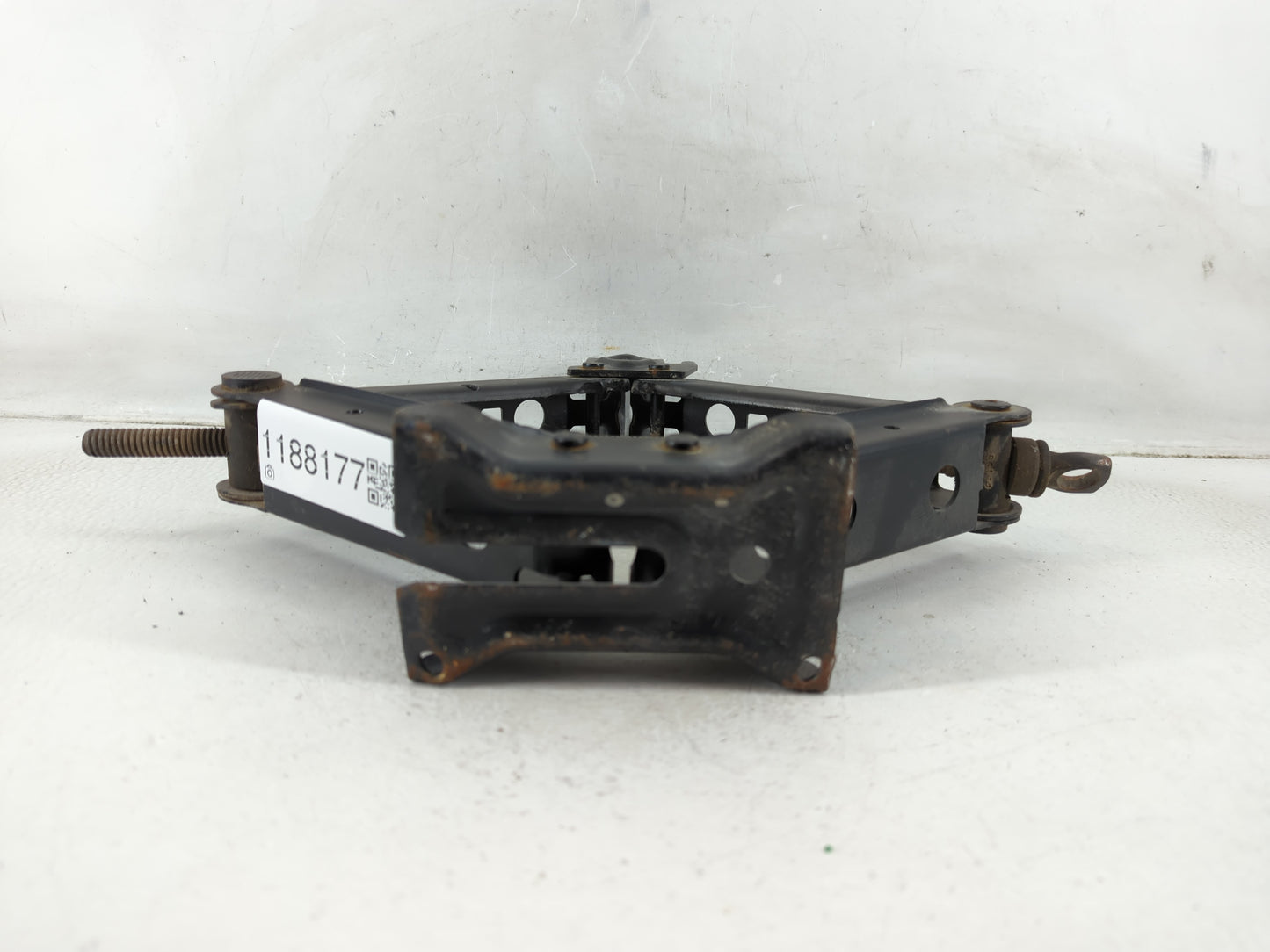 2019 Jeep Grand Cherokee Spare Scissor Car Jack - Oemusedautoparts1.com