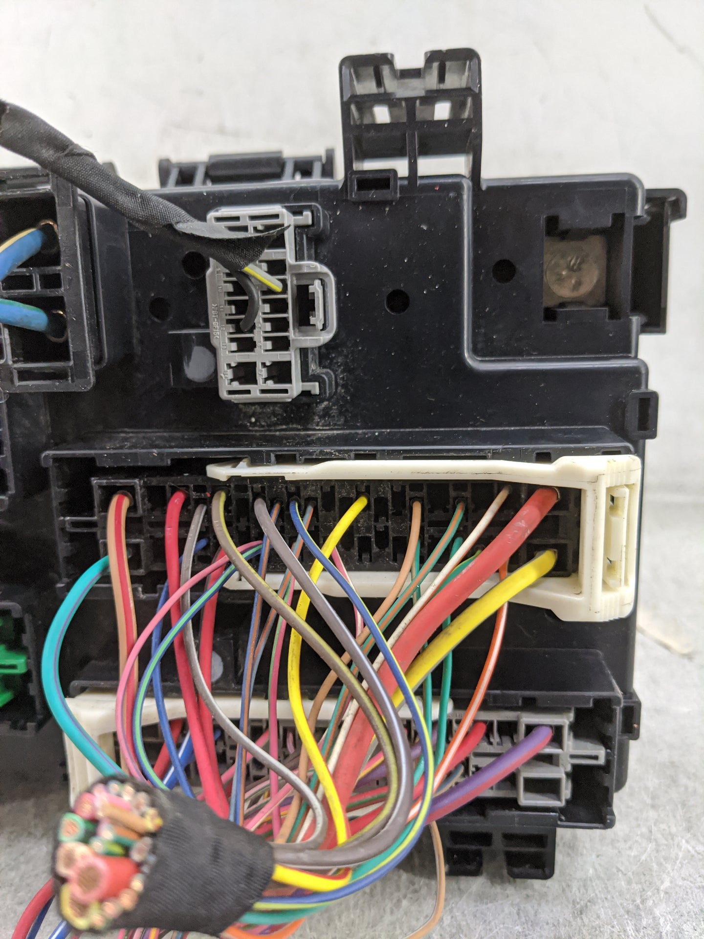 2019-2022 Jeep Grand Cherokee Fusebox Fuse Box Relay Module Tipm 1476326 - Oemusedautoparts1.com