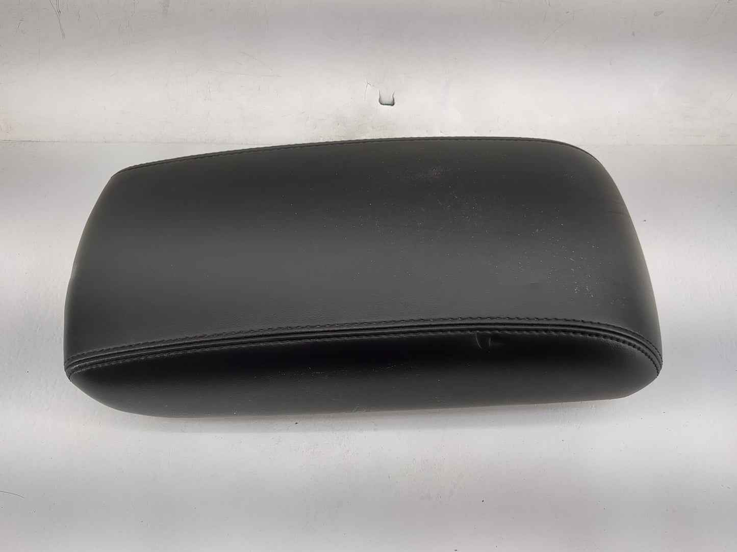 2018-2022 Jeep Grand Cherokee Center Console Armrest Cover Lid P/N:X8502010OBL Fits Fits 2018 2019 2020 2021 2022 OEM Used A
