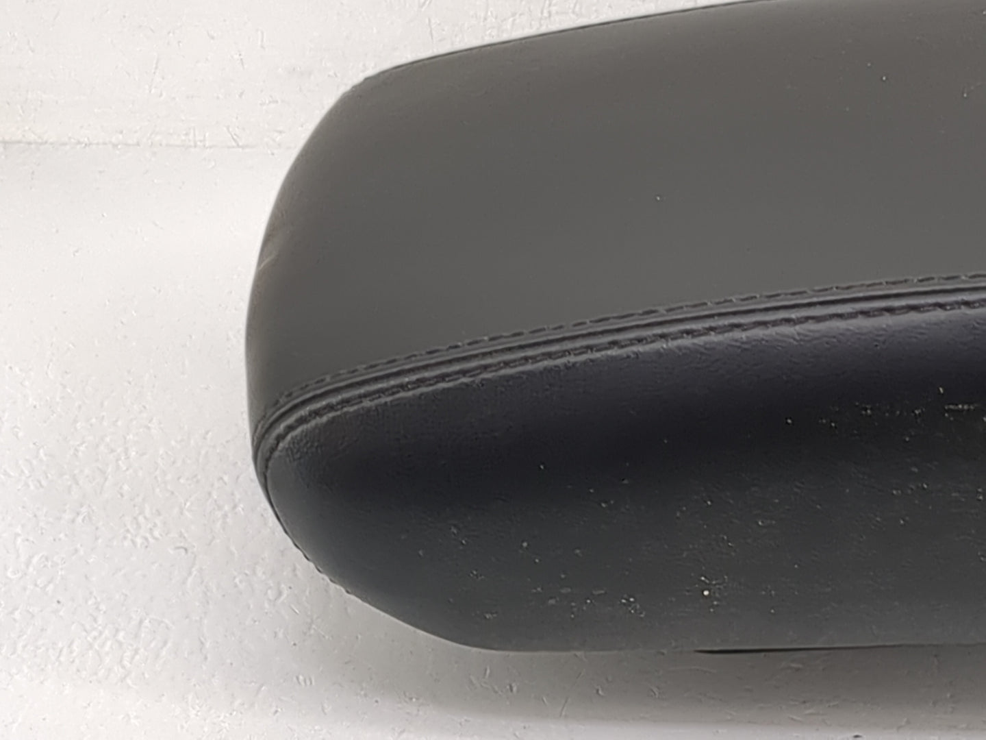 2018-2022 Jeep Grand Cherokee Center Console Armrest Cover Lid P/N:X8502010OBL Fits Fits 2018 2019 2020 2021 2022 OEM Used A