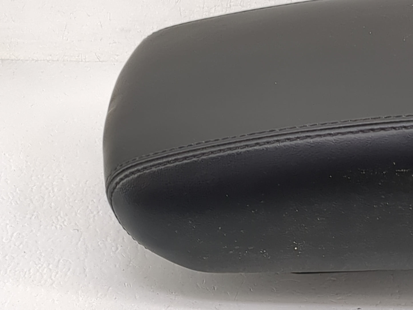 2018-2022 Jeep Grand Cherokee Center Console Armrest Cover Lid P/N:X8502010OBL Fits Fits 2018 2019 2020 2021 2022 OEM Used A