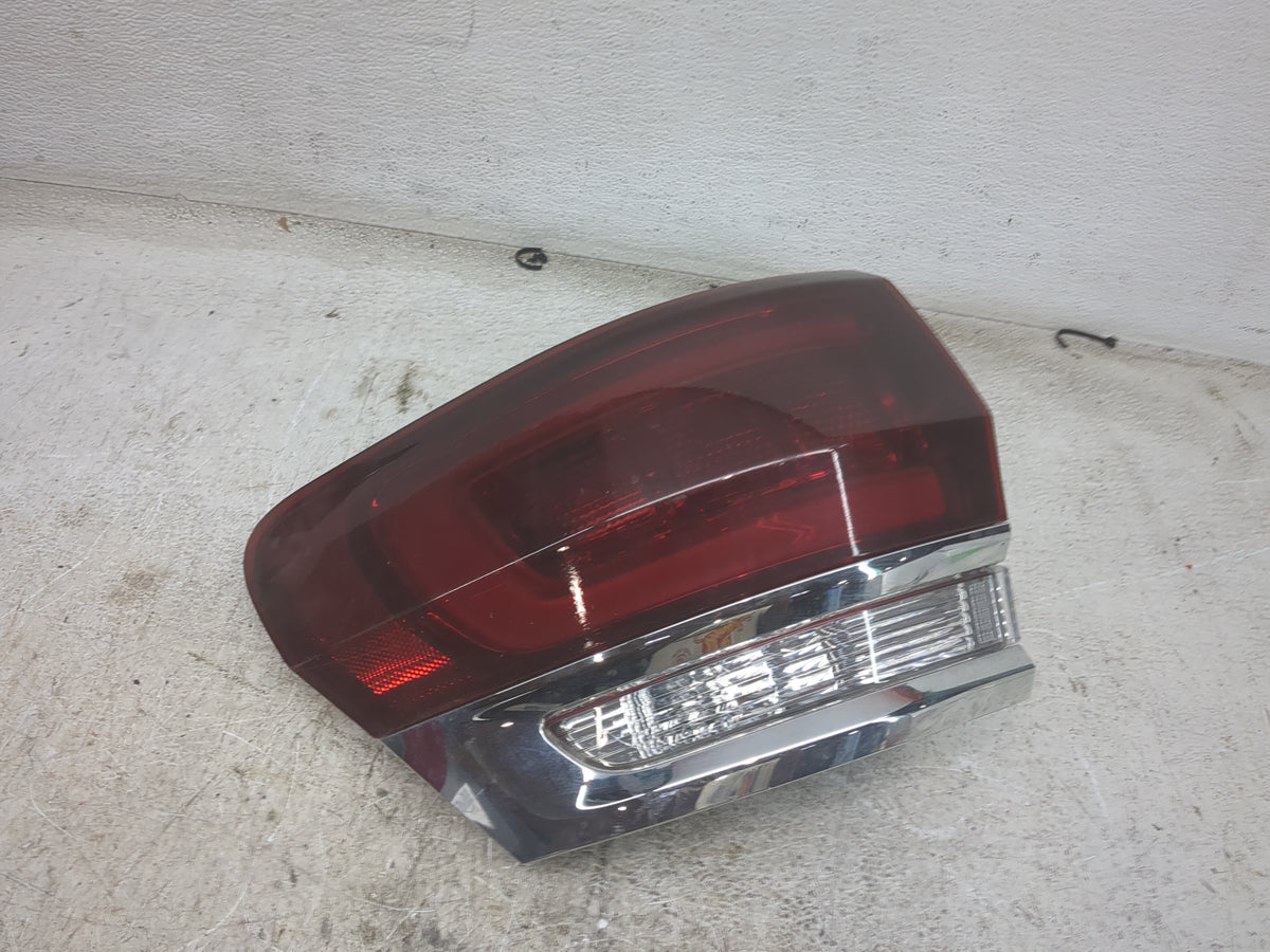 2015-2021 Jeep Grand Cherokee Tail Light Assembly Driver Left OEM P/N:P68110017AG 68110017AG Fits OEM Used Auto Parts - Oemu