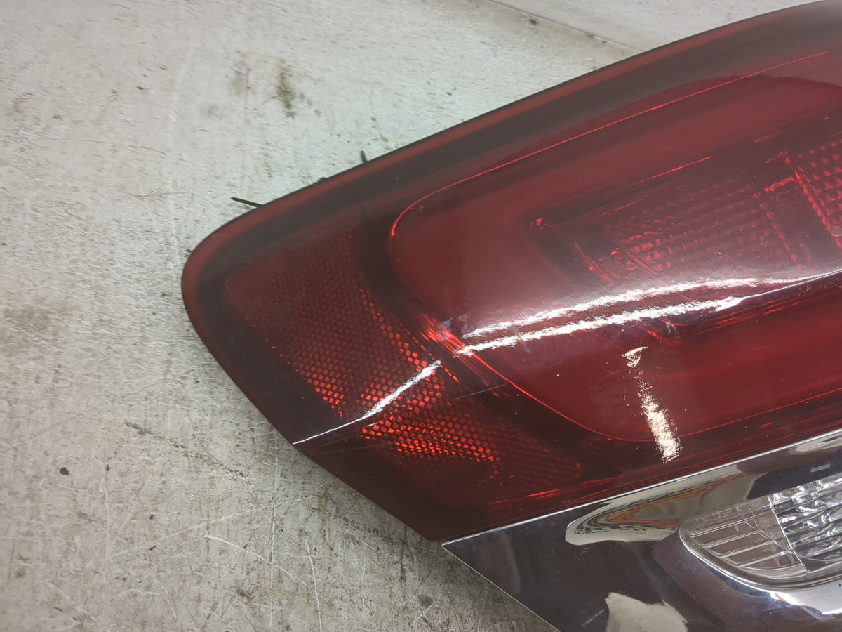 2015-2021 Jeep Grand Cherokee Tail Light Assembly Driver Left OEM P/N:P68110017AG 68110017AG Fits OEM Used Auto Parts - Oemu