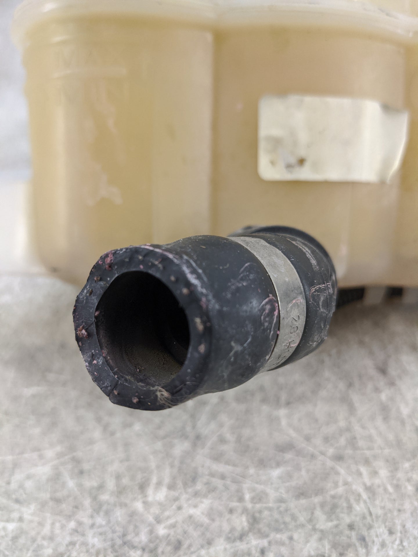 Jeep Grand Cherokee Radiator Coolant Overflow Expansion Tank Bottle 5031518 - Oemusedautoparts1.com