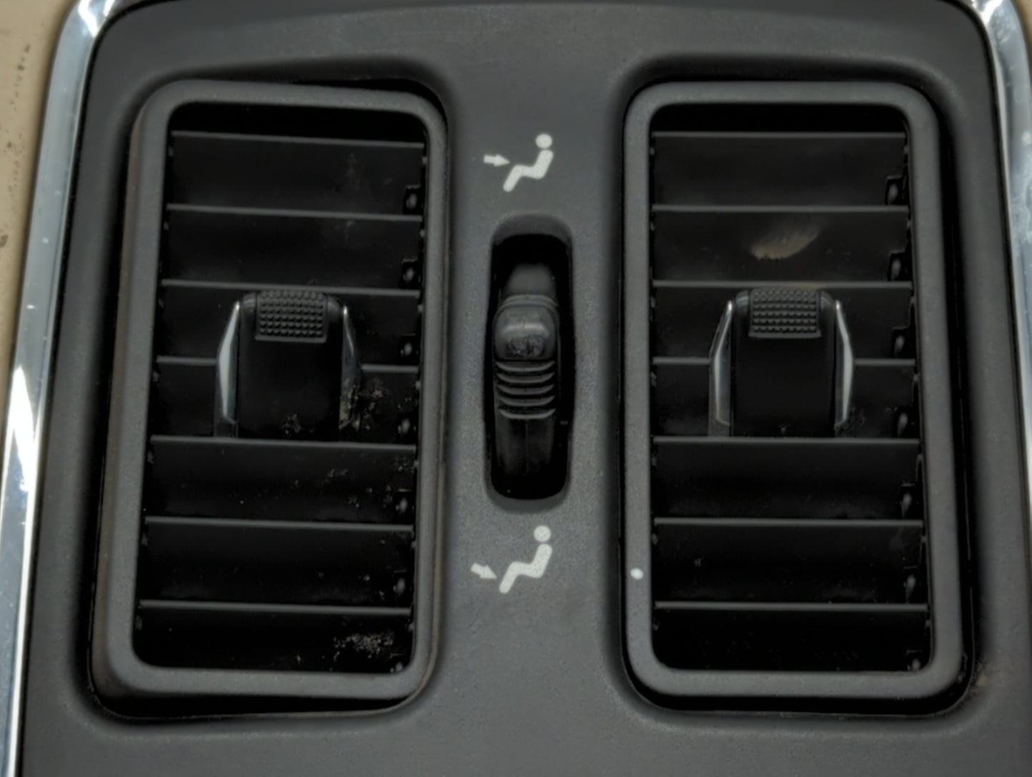 2019 Jeep Grand Cherokee Overhead Roof Console - Oemusedautoparts1.com