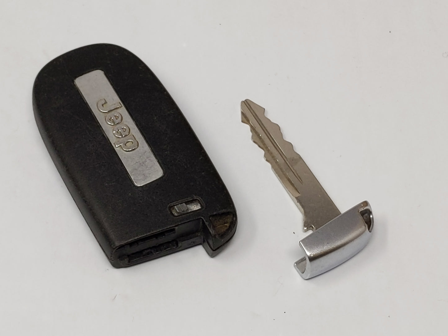 Jeep Grand Cherokee Keyless Entry Remote Fob M3n-40821302 3 Buttons - Oemusedautoparts1.com