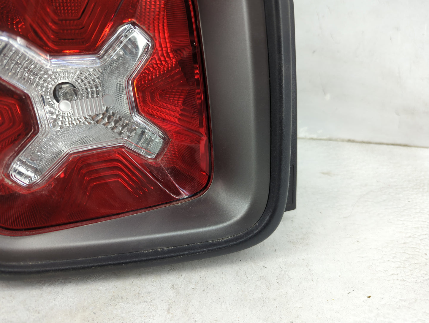 2015-2018 Jeep Renegade Tail Light Assembly Driver Left OEM P/N:52127075 Fits Fits 2015 2016 2017 2018 OEM Used Auto Parts -