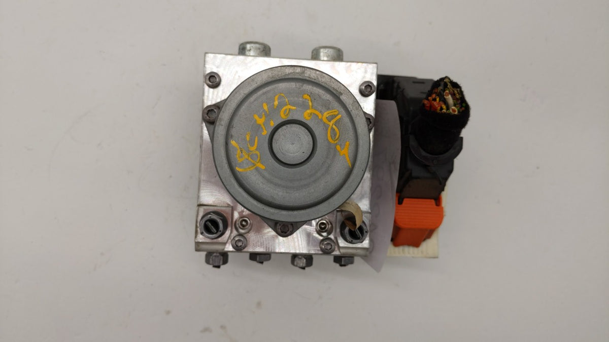 2018-2019 Jeep Renegade Anti-Lock Brake ABS Pump Module Actuator OEM P/N:52080677 52137661 Fits Fits 2018 2019 OEM Used Auto