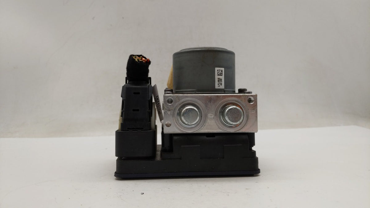 2018-2019 Jeep Renegade Anti-Lock Brake ABS Pump Module Actuator OEM P/N:52080677 52137661 Fits Fits 2018 2019 OEM Used Auto