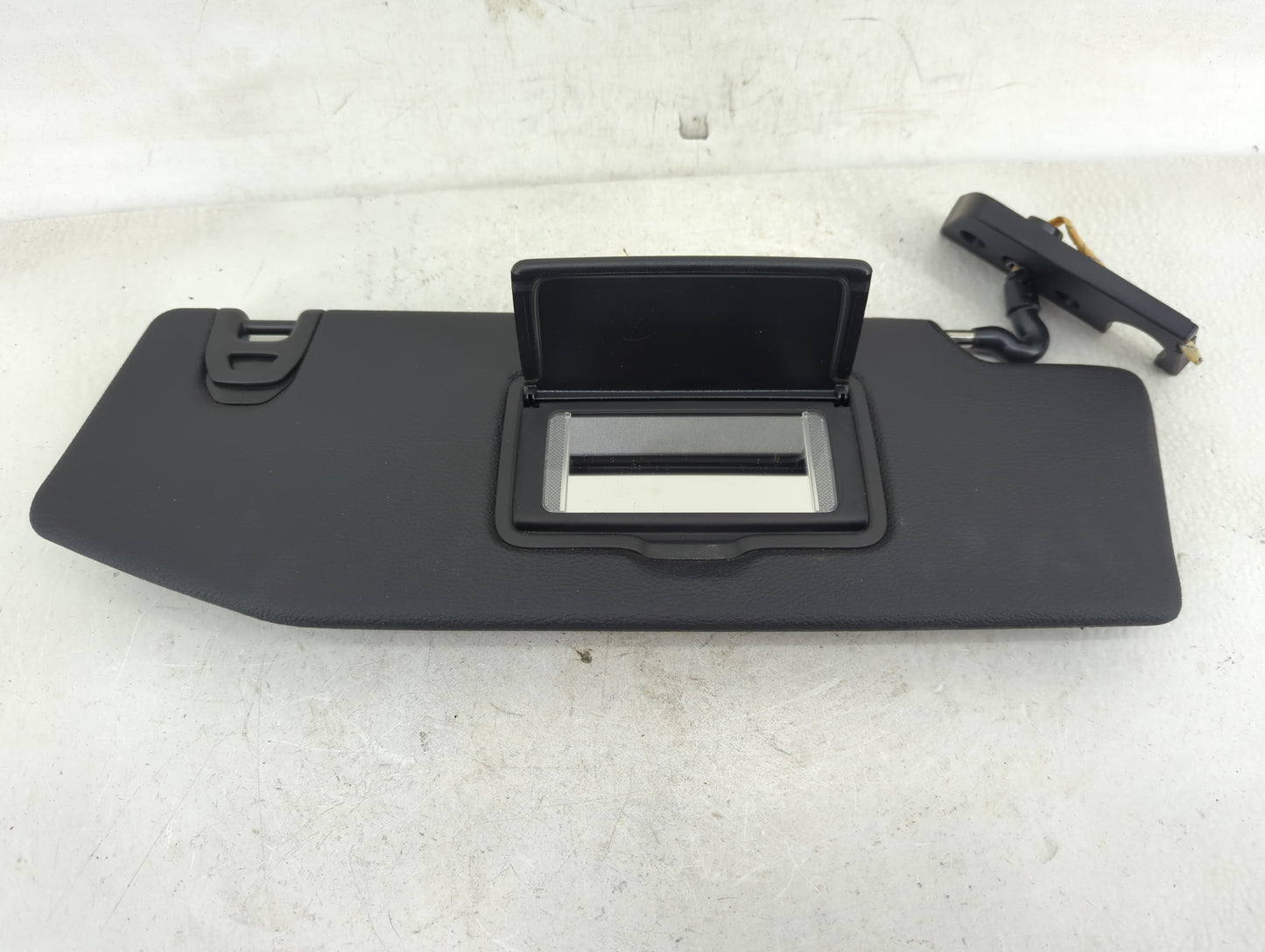 2018-2022 Jeep Wrangler Sun Visor Shade Replacement Passenger Right Mirror Fits Fits 2018 2019 2020 2021 2022 OEM Used Auto 