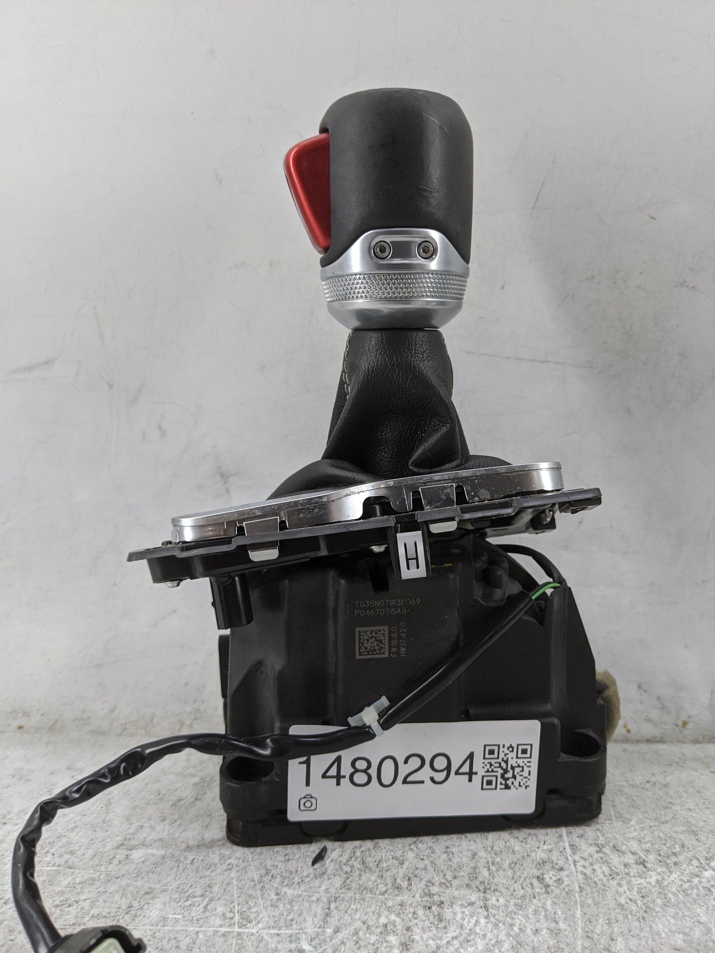 2019 Jeep Wrangler Floor Console Assembly Shifter - Oemusedautoparts1.com