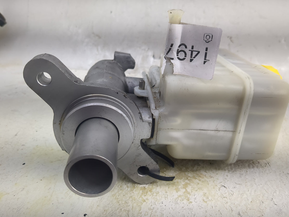 2018-2022 Jeep Wrangler Brake Master Cylinder 1497398 - Oemusedautoparts1.com