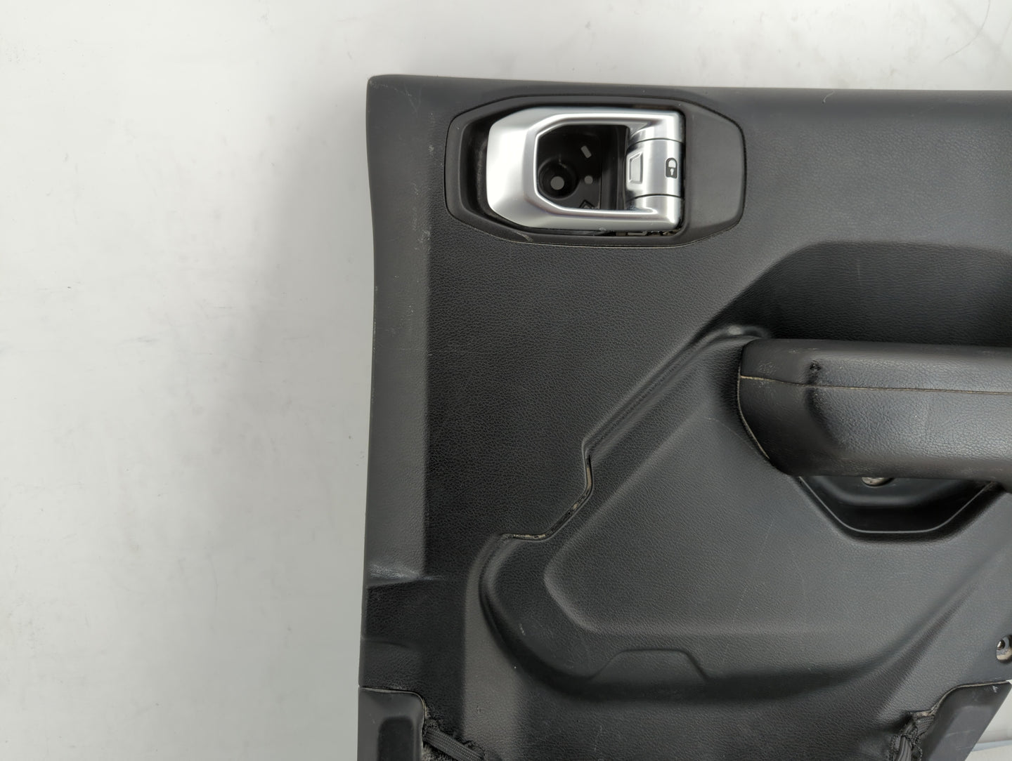 2019 Jeep Wrangler Engine Cover - Oemusedautoparts1.com